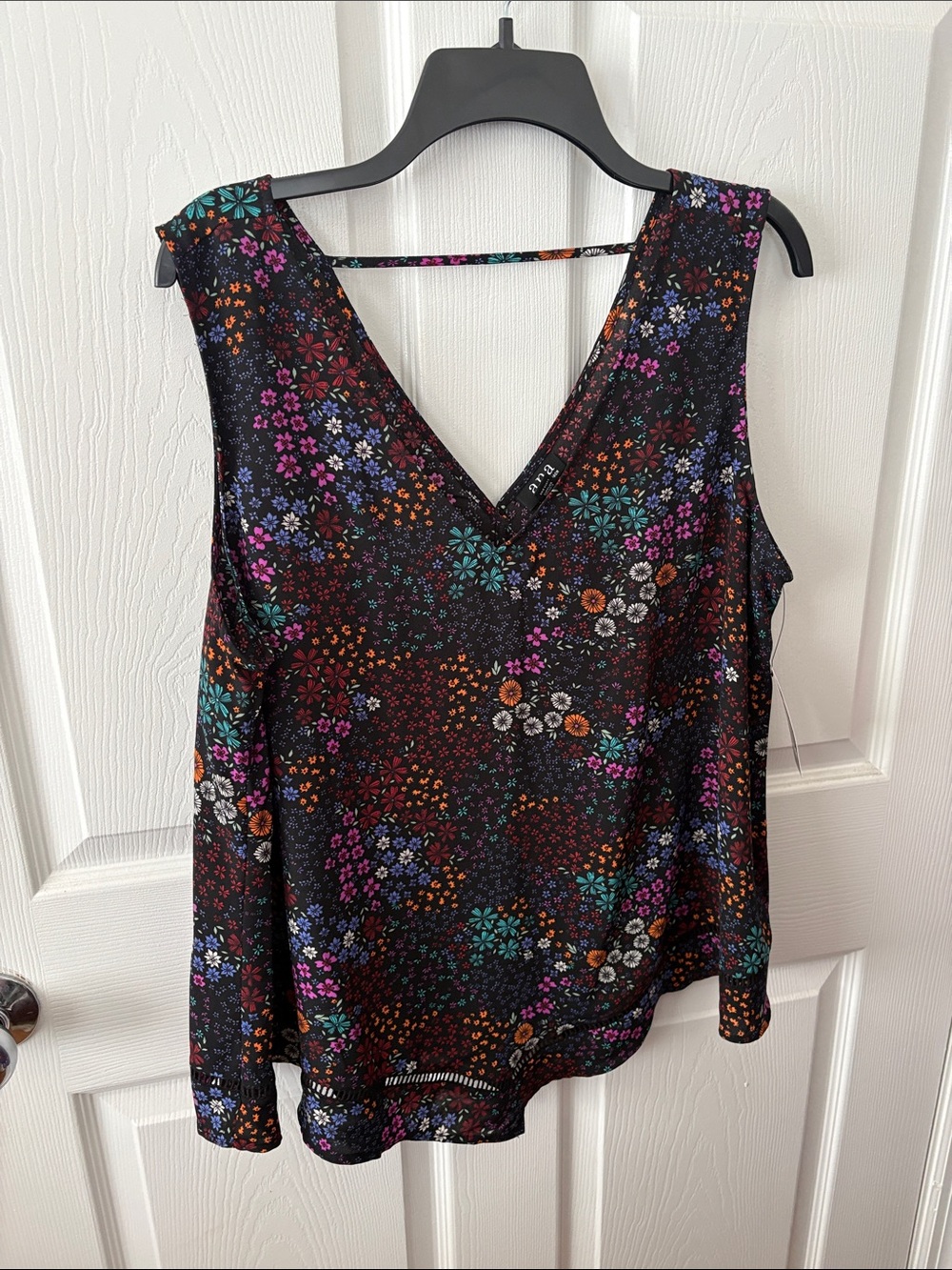 a.n.a Black V-Neck Floral Print Sleeveless Camisole